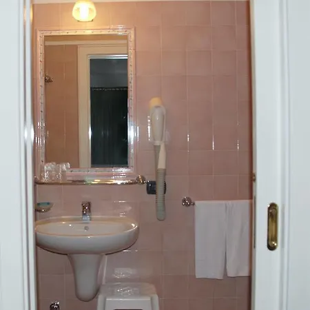 Hotell Oasi 2*